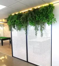 Artificial trailing installations